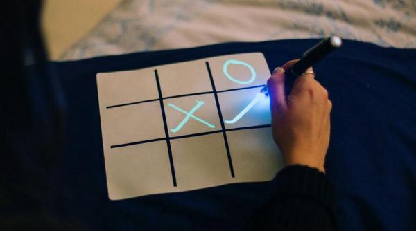 perna cu mesaje luminoase