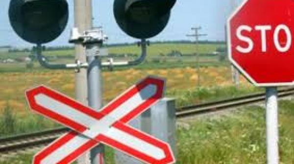 un sofer de 29 de ani din timis a fost lovit de tren la trecerea la nivel