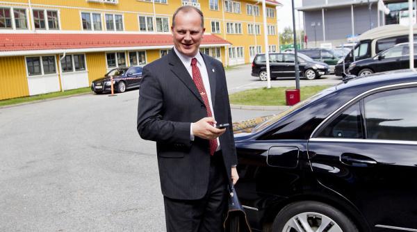 demisie la varf de dragul sotiei