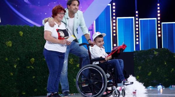 oamenii au sarit in ajutorul lui dragos condescu pustiul in scaun cu rotile de la concursul next star