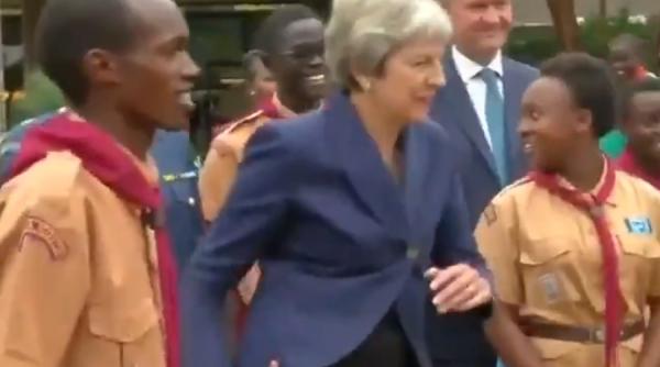 video ce se intampla atunci cand politicienii se apuca sa danseze