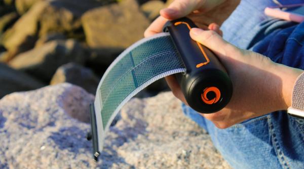 rola solara care iti incarca telefonul