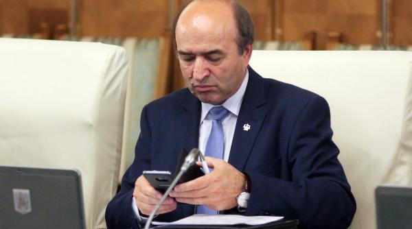 ministrul justitiei numit notar prin propria semnatura tot el se va suspenda pentru incompatibilitate