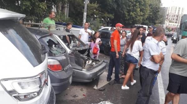 accident grav in capitala un tir a lovit sapte masini parcate