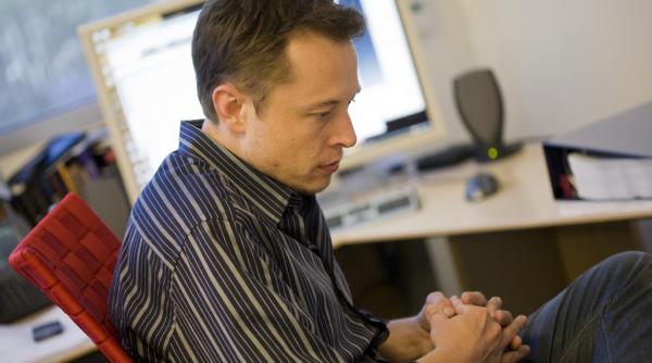 elon musk spune despre scafandrul britanic din thailanda ca este un violator de copii