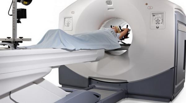 treaba romaneasca doctorii obligati sa faca medicina cu mainile goale