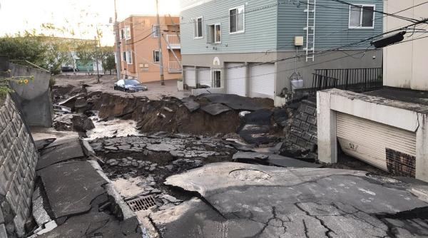 cel putin 4 morti 33 de disparuti si 300 de raniti dupa un cutremur puternic in japonia