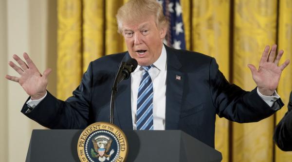 fentat de consilierii sai in folosul sua