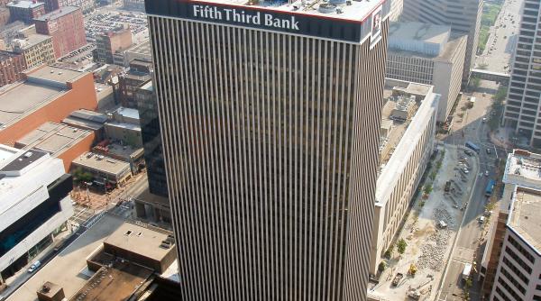 sua incident armat la o banca din cincinnati mai multe persoane au fost ranite