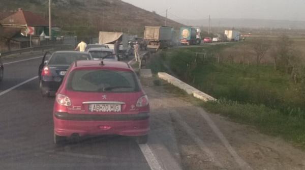 trafic blocat pe dn1 intre teius si aiud in urma unui accident in care au fost implicate trei autoturisme