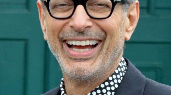 video actorul jeff goldblum recital la pian intr o gara din londra