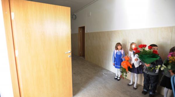 anul scolar incepe cu o greva japoneza a invatatorilor din timisoara