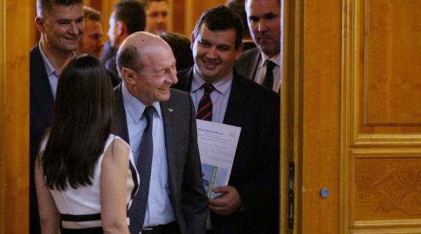 traian basescu motiunea de cenzura este un gest politic obligatoriu