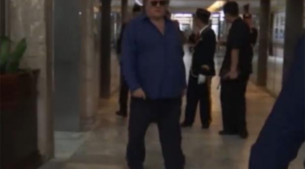 video gerard depardieu a aparut intr un hotel din phenian