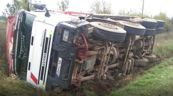 soferul unui tir gasit decedat sub incarcatura in urma unui accident