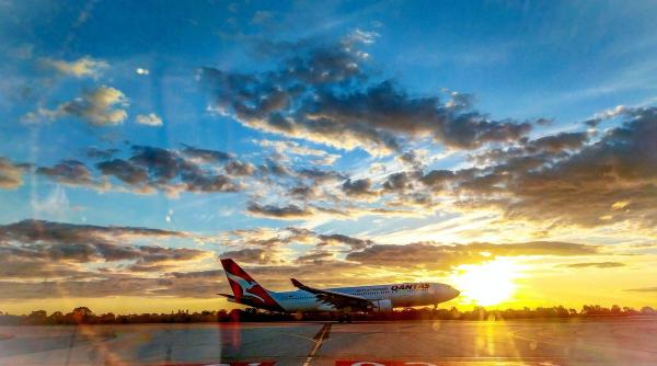 un avion care decolase din perth australia cu destinatia londra nevoit sa se intoarca