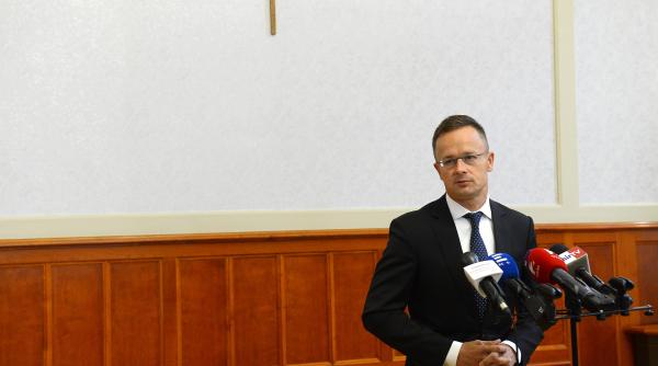 ministrul ungar de externe la o scoala din targu mures