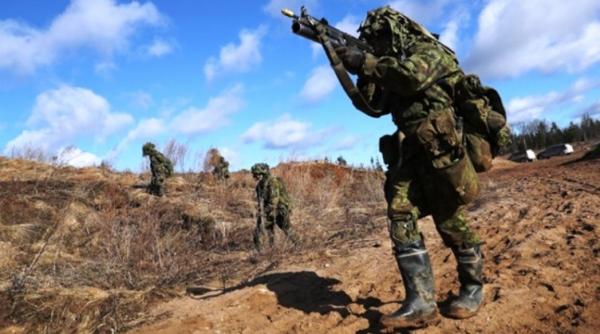 rusia isi etaleaza puterea militara prin manevre de o amploare inedita