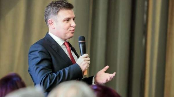 silviu macovei propune interzicerea functionarii unitatilor de invatamant fara avize sanitare si isu