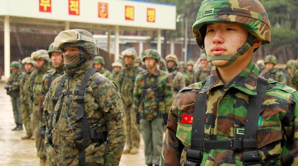 coreea de sud 12 studenti acuzati ca au luat in greutate pentru a evita serviciul militar obligatoriu