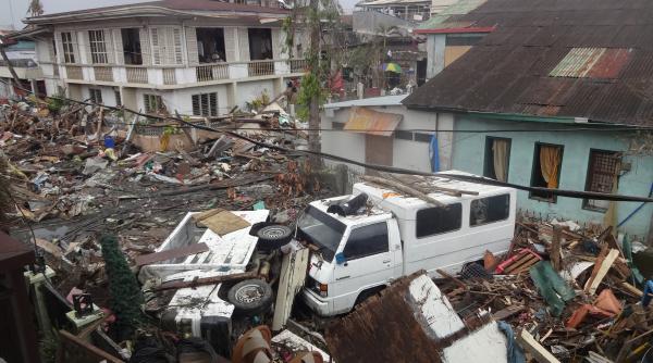 filipine se pregateste pentru un taifun mai puternic decat uraganul florence