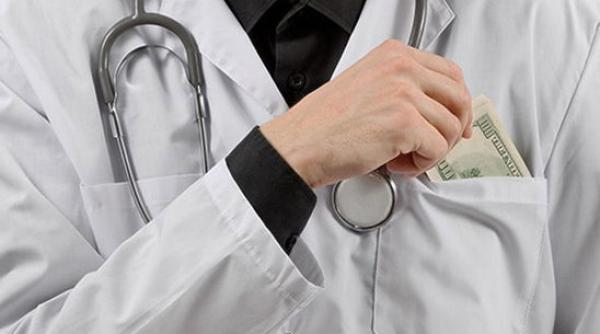 un medic si o asistenta medicala din cluj condamnati cu suspendare pentru luare de mita