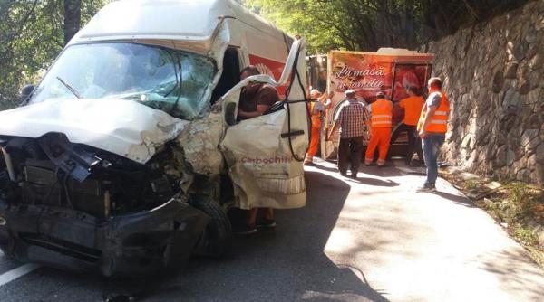13 persoane ranite intr un accident grav in judetul varcea pe dn7