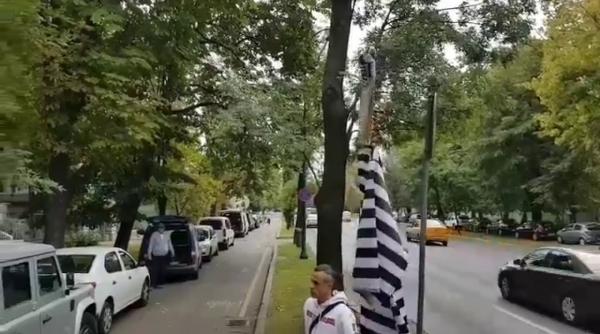 protest in fata sediului psd reprezentantii unei federatii de revolutionari cer demisia secretarului de stat mester