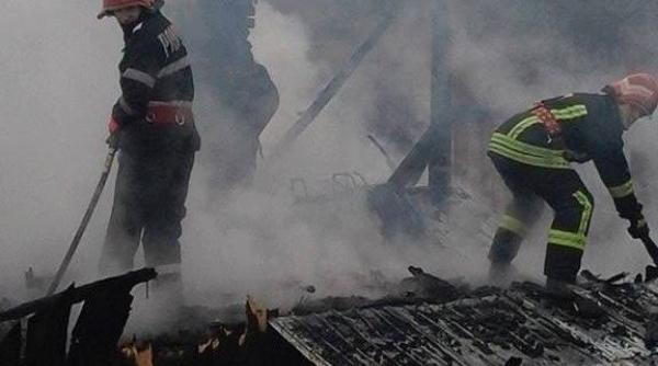 alerta in caras severin doua gospodarii din satul poiana au fost cuprinse de flacari