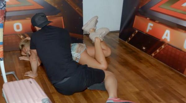 delia accidentata in culisele x factor am sarit in carca lui si m a scapat