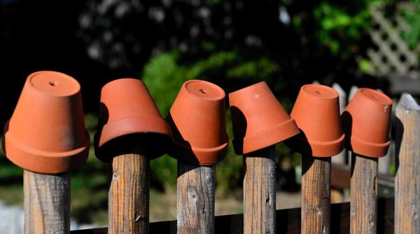 scutecele uzate ale bebelusilor transformate in ghivece de flori