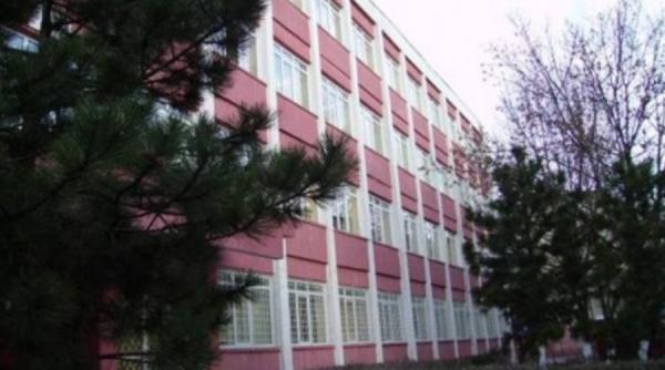 un elev de 11 ani a cazut de la inaltime in curte unei scoli din constanta