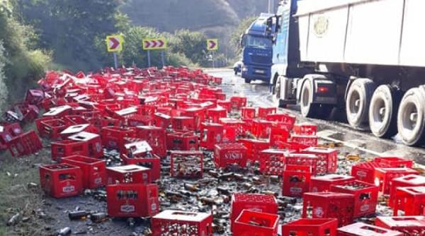 un tir cu bere s a rasturnat pe dn24