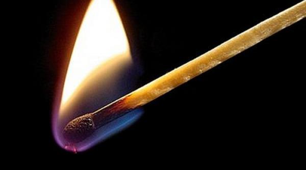 explozia de la scoala din voiniceni produsa dupa ce femeia de serviciu a aruncat un chibrit aprins in soba