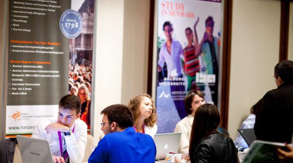 40 000 de tineri studiaza peste hotare