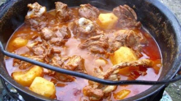 reteta de gulas veche din anul 1600 preparata cu ocazia zilelor maghiare
