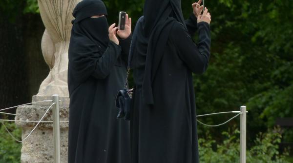 fara burqa in spatiul public