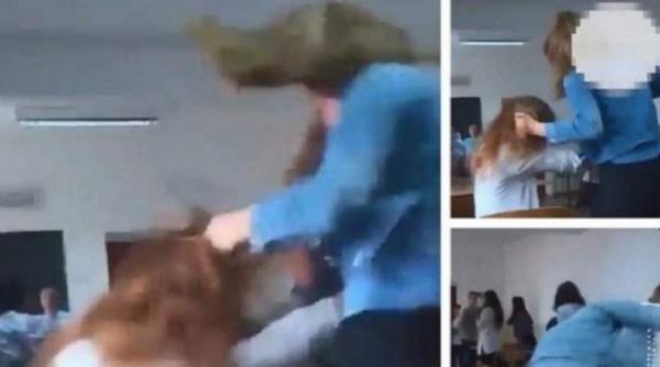 doua eleve de clasa a x a s au paruit in clasa