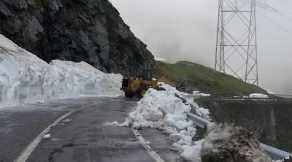 incredibil drumarii au inceput deszapezirea petransfagarasan
