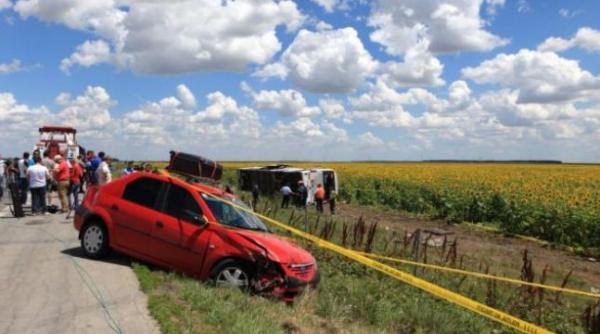 accident grav in arges sapte raniti in urma coliziunii intre un microbuz si un autoturism