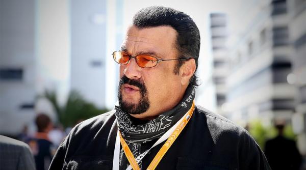 steven seagal vrea sa devina guvernatorul unei regiuni din orientul indepartat al rusiei
