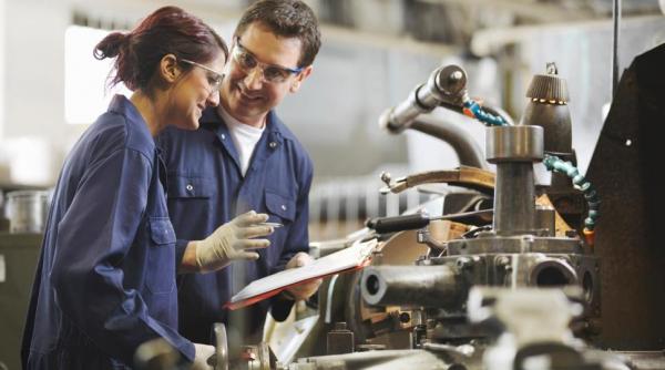 elevii romani invata mecanica in franta