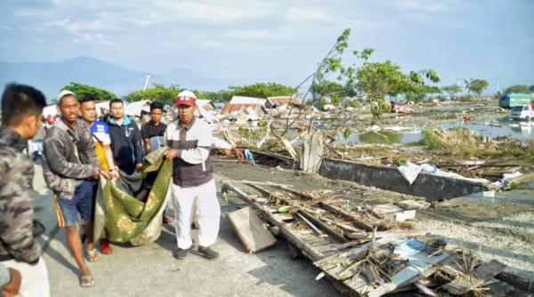 tragedie mii de oameni maturati de tsunami