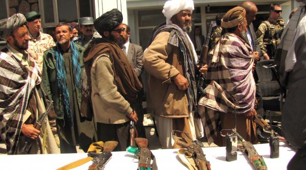 afghanistan secretarul de stat al sua invita talibanii la negocieri