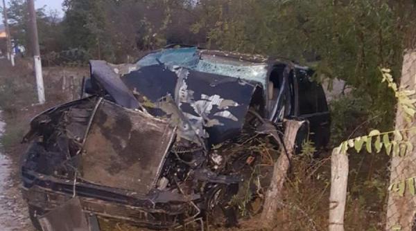 accident in valcea cinci persoane au fost ranite erau toti beti politistii nu stiu cine a condus masina care s a facut praf