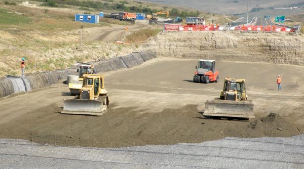 firma rasplatita pentru autostrada prabusita