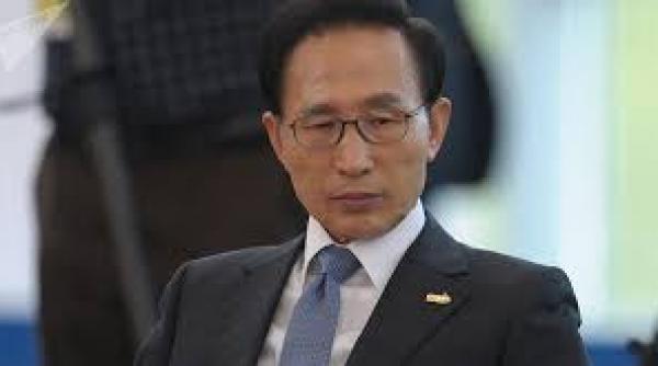 fostul presedinte sud coreean lee myung bak condamnat la 15 ani de inchisoare pentru coruptie