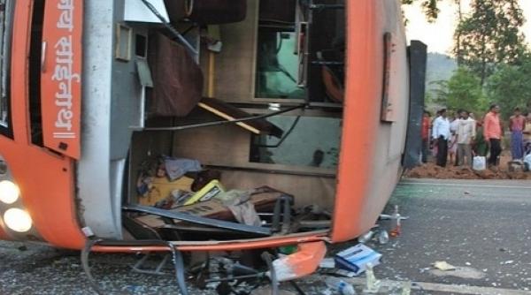 tragedie in rusia accident rutier soldat cu 13 morti si doi raniti