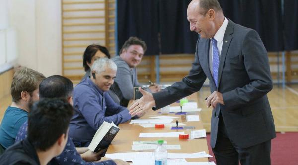 referendum familie 2018 incident cu traian basescu la sectia de votare