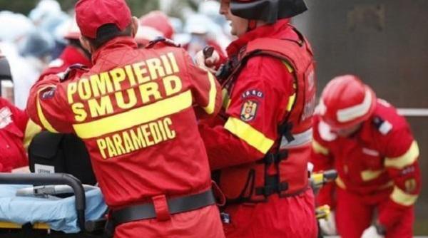 un tanar a murit electrocutat si altul a fost ranit dupa ce s au urcat pe un tren